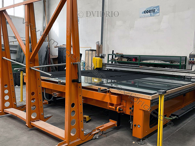 CUTTING TABLE FOR MONOLITHIC GLASS TUROMAS